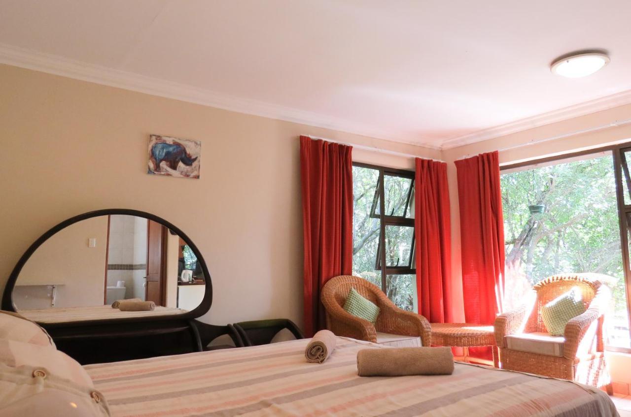 Umkhumbi Lodge Hluhluwe Exterior photo