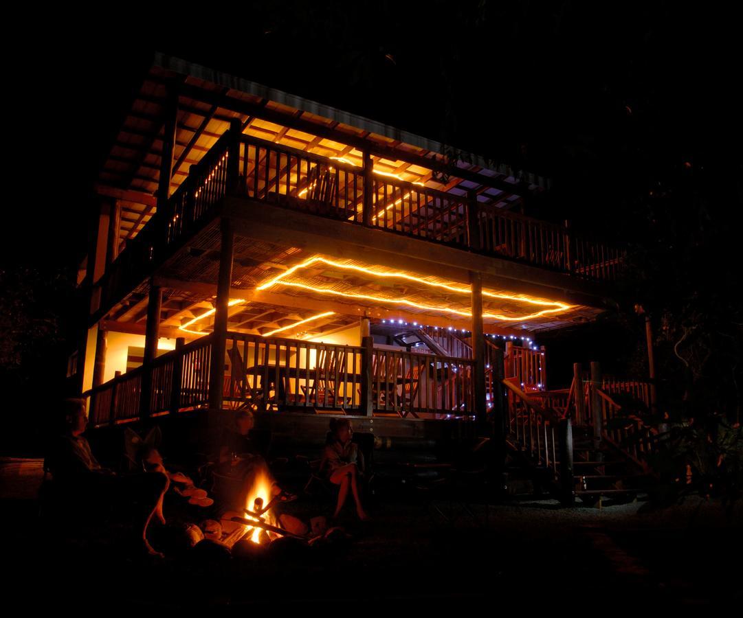 Umkhumbi Lodge Hluhluwe Exterior photo