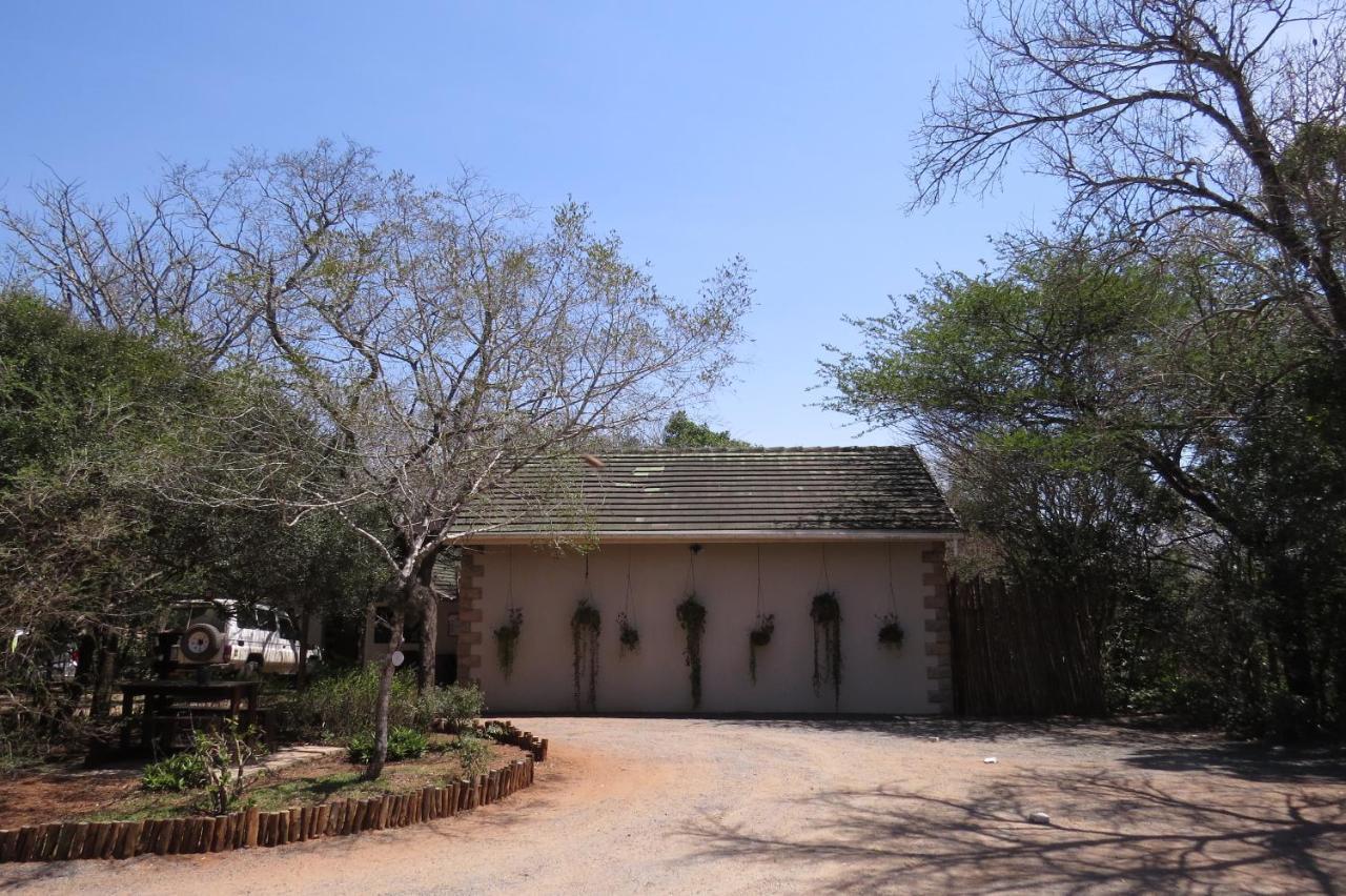 Umkhumbi Lodge Hluhluwe Exterior photo